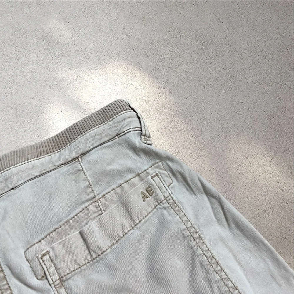 American Eagle Outfitters Mid Rise Cream Beige Cargo Style Wide Leg Pants - Picture 6 of 9